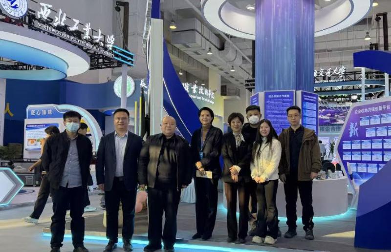 浸润科创沃土 积蓄发展动能 | 高新产投组织参观第七届高校院所河南科技成果博览会