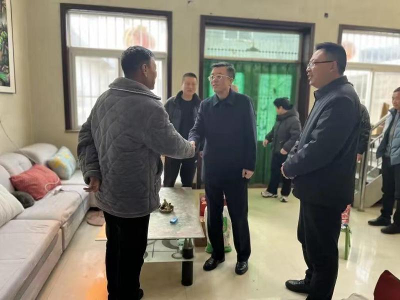 区管委会副主任牛昆开展春节慰问活动