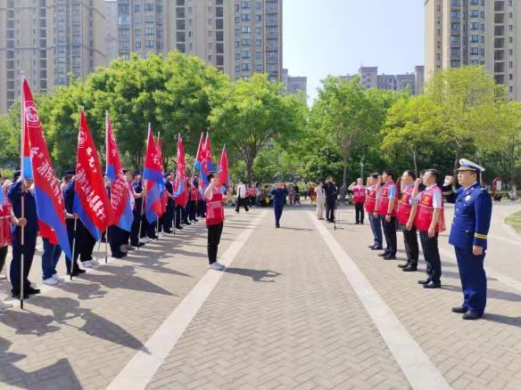 新乡高新区举行“消防宣传志愿服务队”授旗仪式